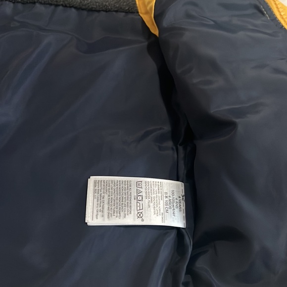 Cute boy's vest, Size 4 years, Yellow color, BabyGAP brand. - Picture 5 of 5